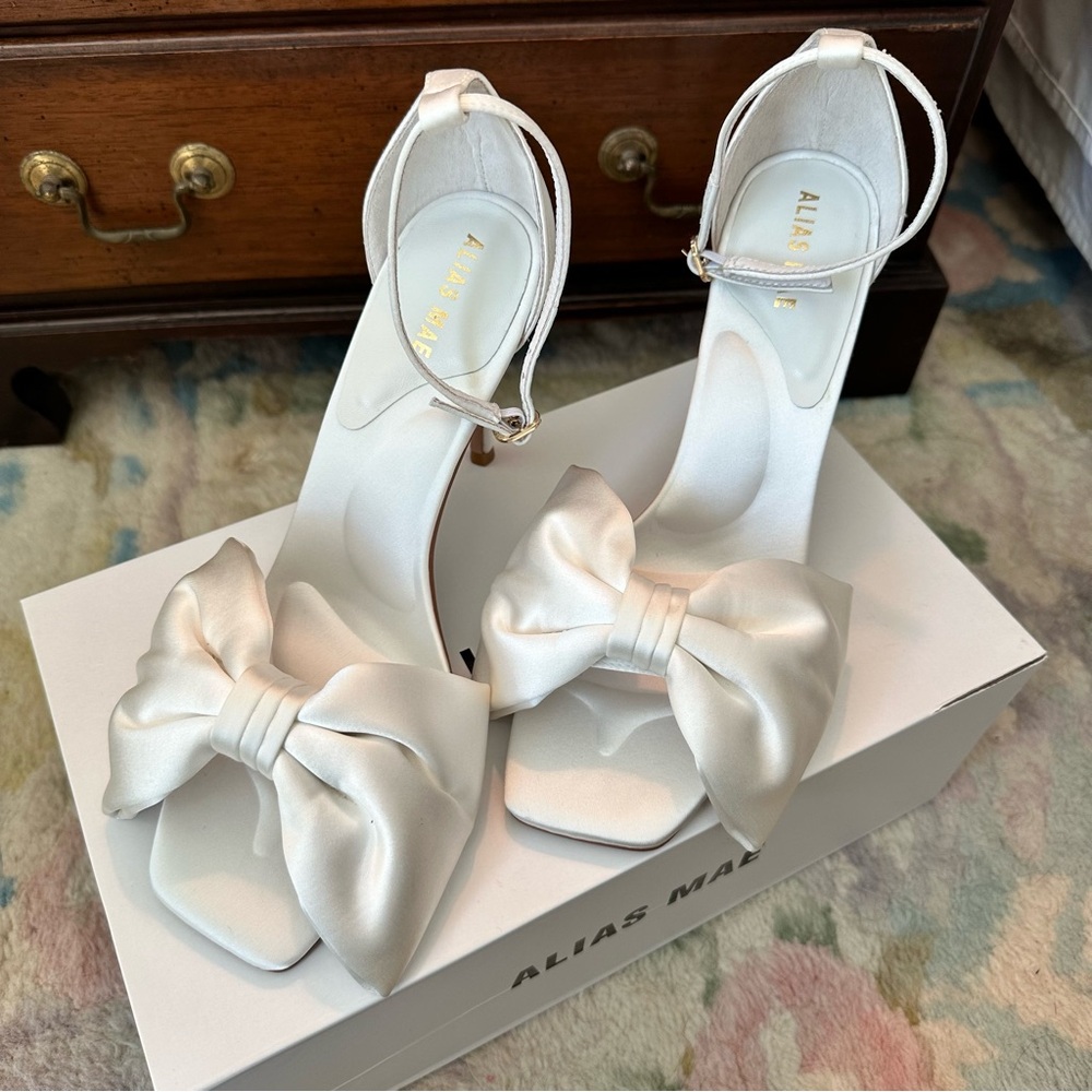 Alias Mae Minka Heels Size 38 (US 8) Ivory Satin